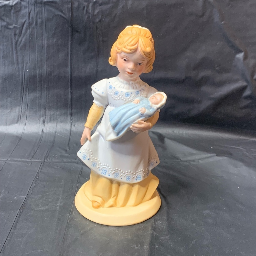 Avon A Mothers Love Vintage Porcelain Figurine Yellow Blue 1981 Handcrafted